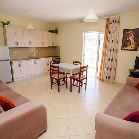 Sarah'S Apartments - 5 Min Walk To Beaches & Boulevard - Big Balcony! Saranda Extérieur photo