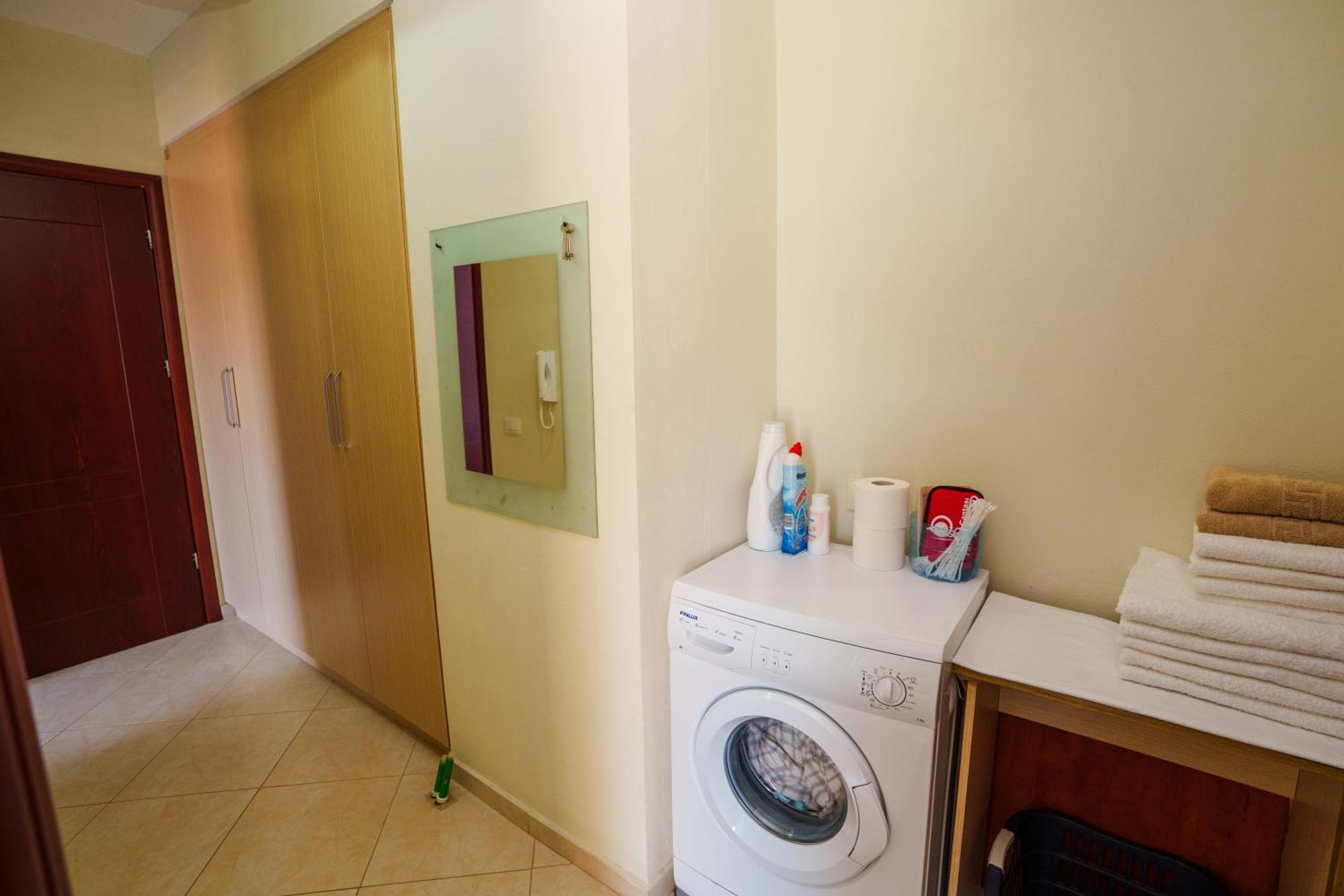 Sarah'S Apartments - 5 Min Walk To Beaches & Boulevard - Big Balcony! Saranda Extérieur photo